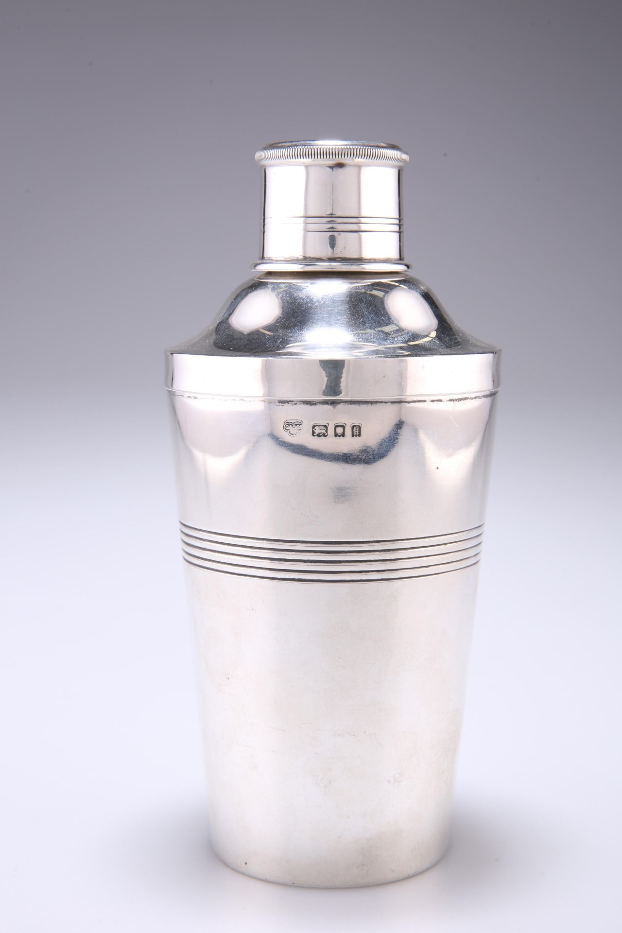 AN ART DECO COCKTAIL SHAKER, by Goldsmiths & Silversmiths Co. Ltd, London 1925, of tapering