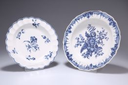 A WORCESTER PLATE, CIRCA 1770-85, with scallop edge, blue printed with the Gilliflower pattern,