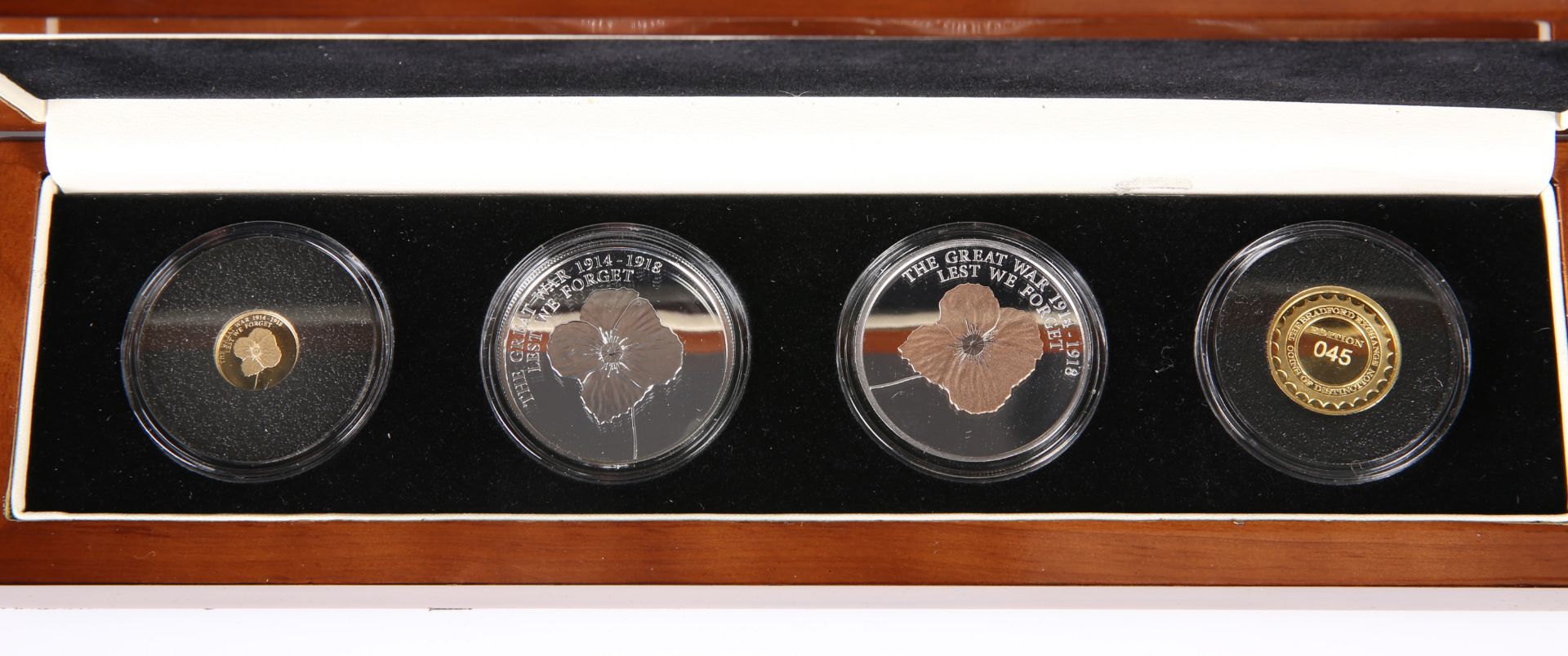 A COMMEMORATIVE PROOF COIN SET, "THE LEST WE FORGET ARMISTICE CENTENARY POPPY COIN SET", including