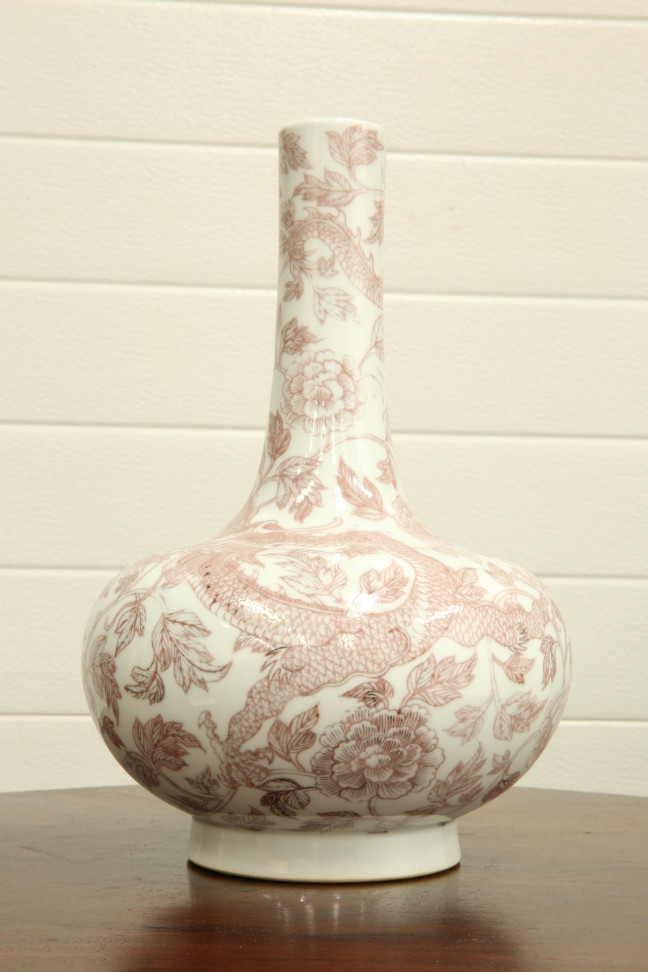 A CHINESE PORCELAIN VASE - Bild 3 aus 5