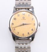 A VINTAGE GENTLEMAN'S STAINLESS STEEL OMEGA WRISTWATCH. 34mm