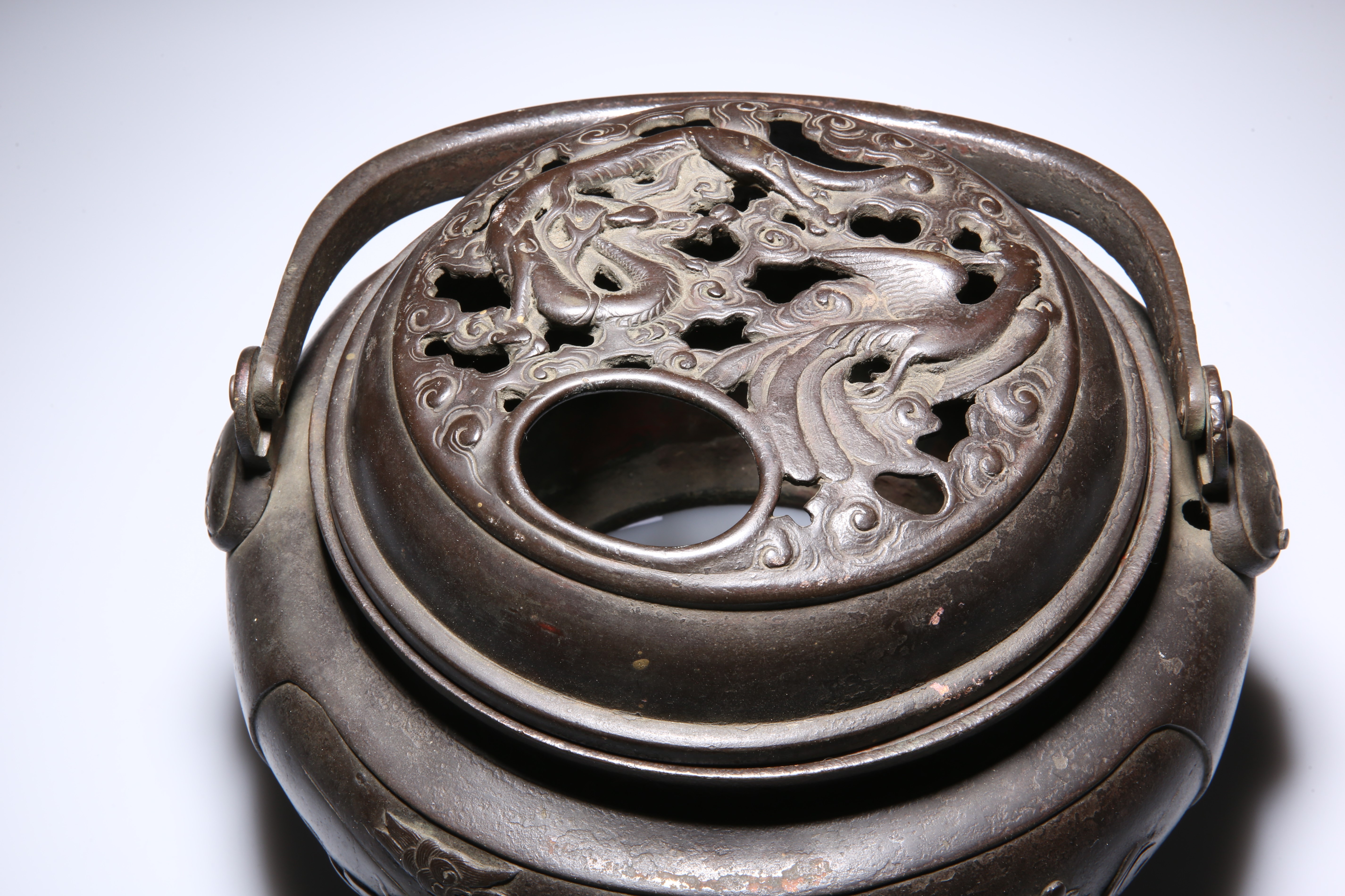 A CHINESE BRONZE CENSER, 19TH CENTURY - Image 2 of 3