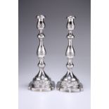 A PAIR OF GEORGE VI SILVER CANDLESTICKS, by R.S, London 1941, with knopped stems and removable
