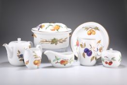 A ROYAL WORCESTER EVESHAM DINNER AND TEA SERVICE, including dinner plates, luncheon plates,
