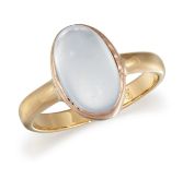 A 9CT MOONSTONE RING,