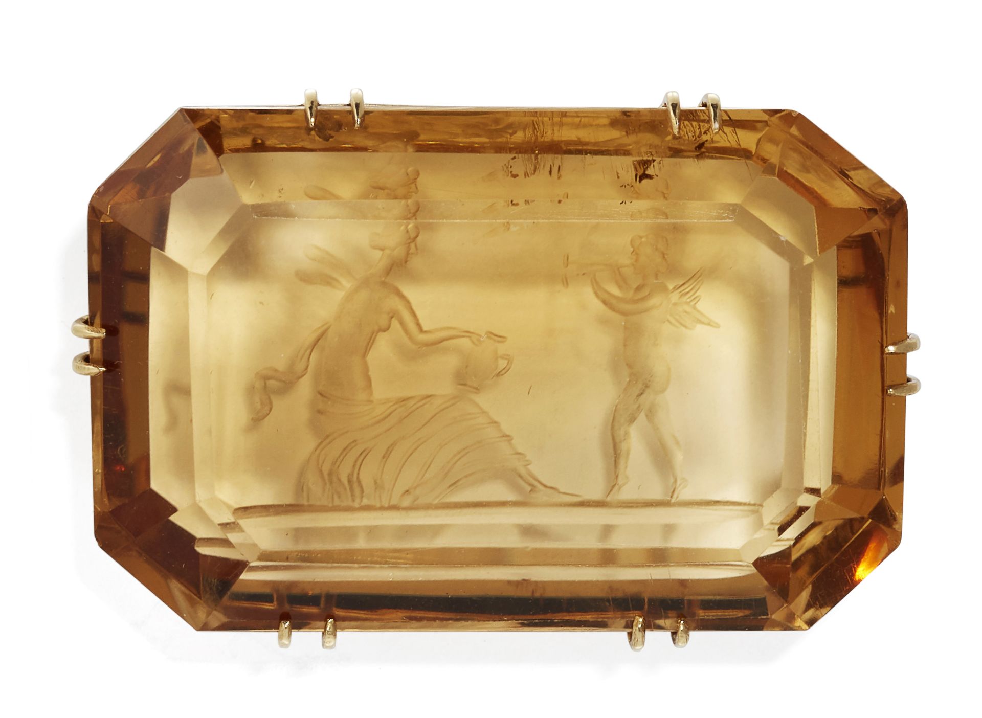 A VICTORIAN CITRINE INTAGLIO BROOCH,