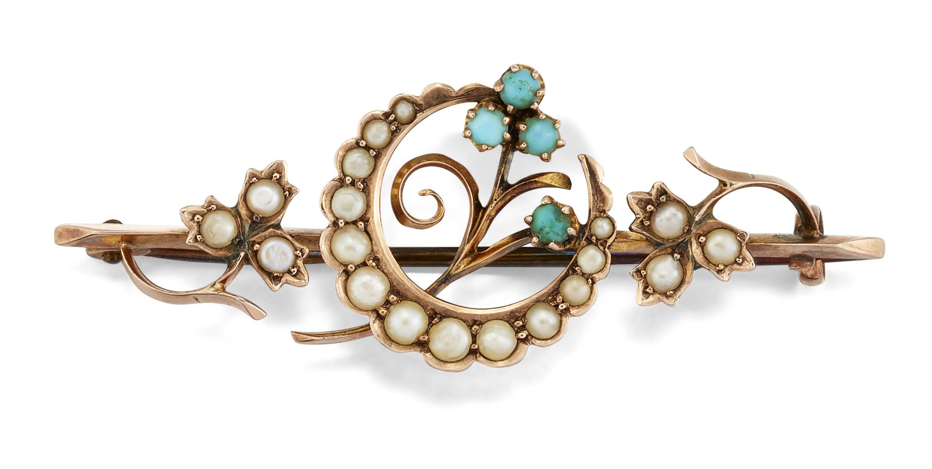 AN EDWARDIAN 9CT TURQUOISE AND SPLIT PEARL BROOCH,