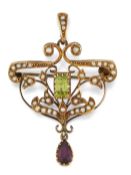 AN EDWARDIAN PERIDOT, AMETHYST AND SEED PEARL PENDANT/BROOCH,