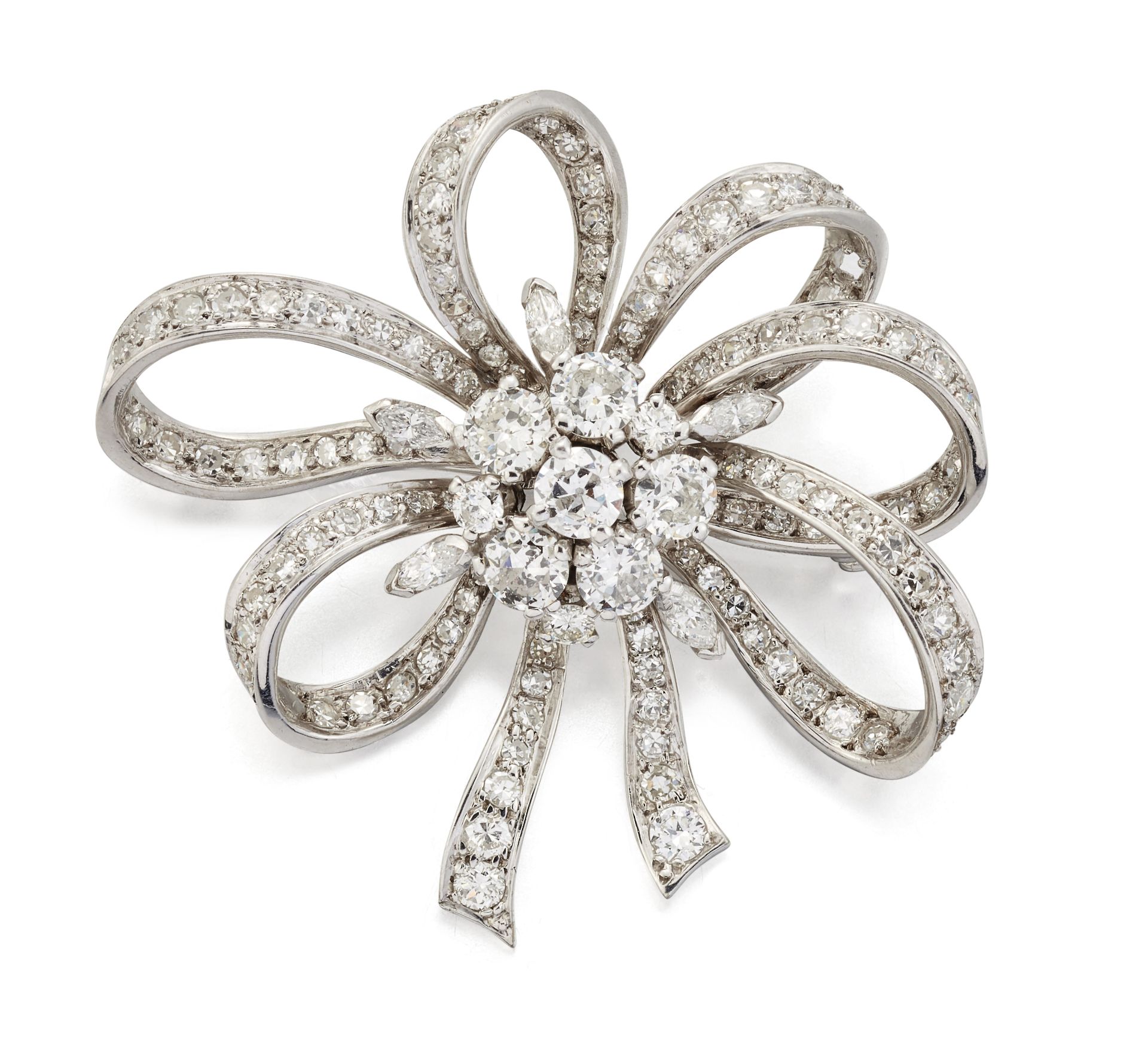 A MID 20TH CENTURY DIAMOND BROOCH,