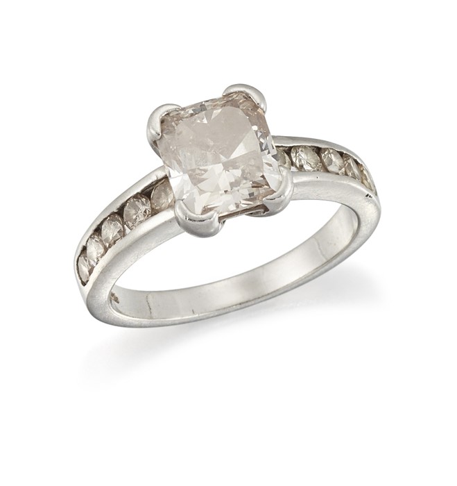 A SINGLE-STONE DIAMOND RING - Image 4 of 4