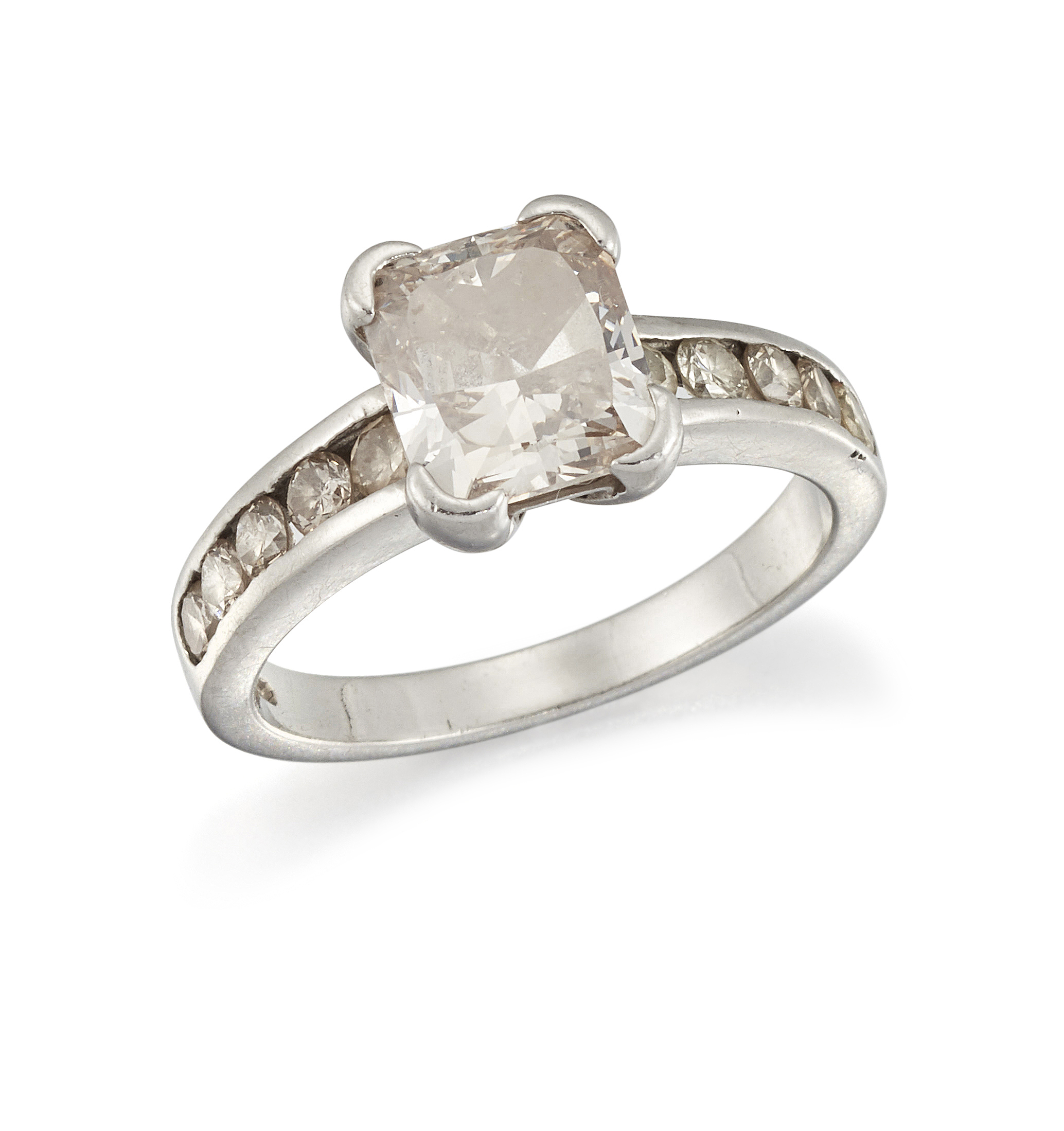 A SINGLE-STONE DIAMOND RING