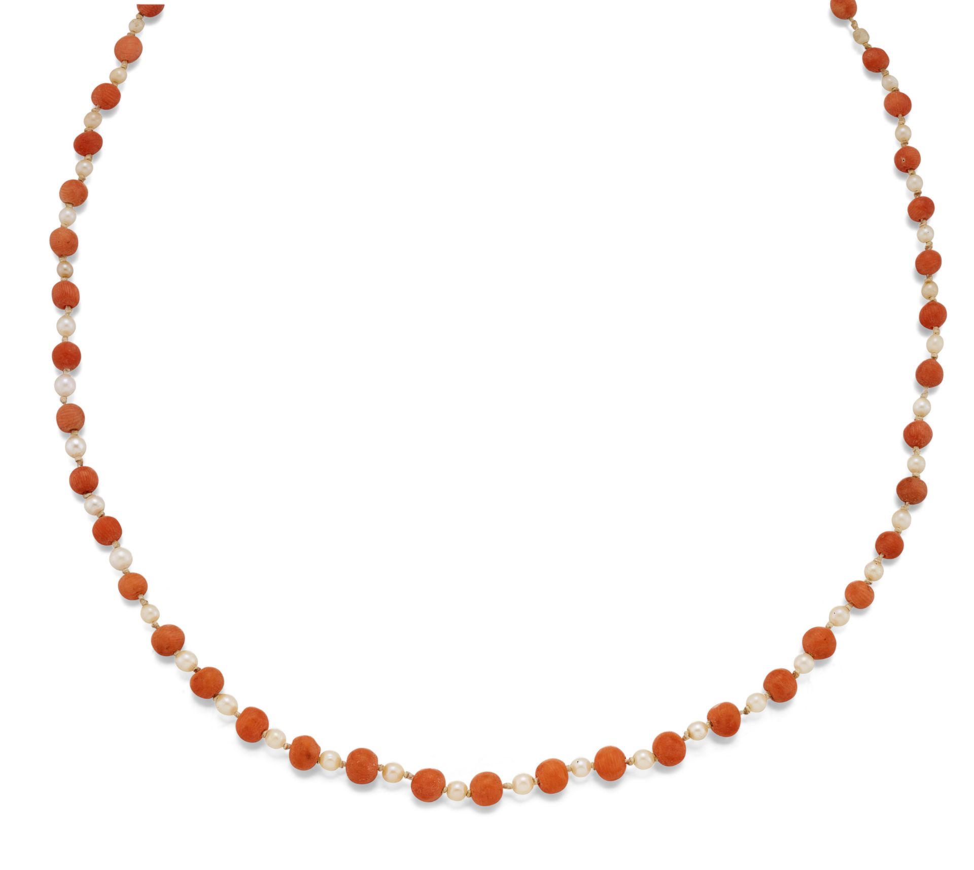 A 9 CARAT GOLD, CORAL AND PEARL CHAIN, with bolt/ring clasp stamped 9ct. 45cm long overall