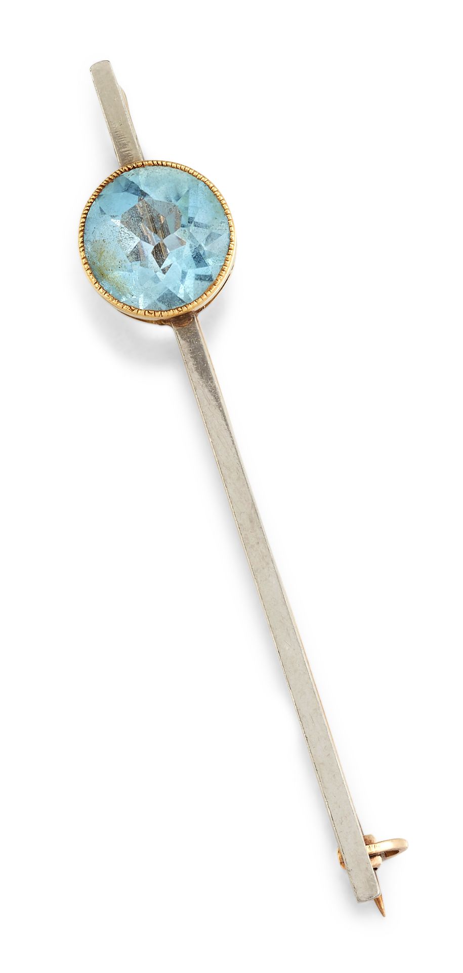 AN AQUAMARINE BAR BROOCH,