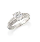 AN 18CT WHITE GOLD DIAMOND RING