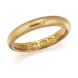 AN EARLY 20TH CENTURY 22CT WEDDING BAND,