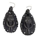 A PAIR OF VICTORIAN JET EARRINGS,