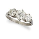 A PLATINUM THREE STONE DIAMOND RING,