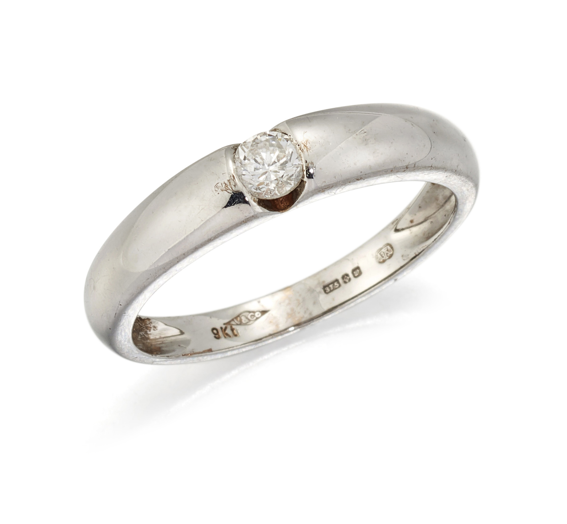 A 9CT DIAMOND SOLITAIRE RING,
