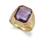 AN AMETHYST INTAGLIO 'BISHOPS RING',