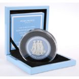 A COMMONWEALTH MINT SPECIAL EDITION COIN, "THE WORLD'S FIRST WEDGWOOD JASPERWARE FIVE POUND COIN,