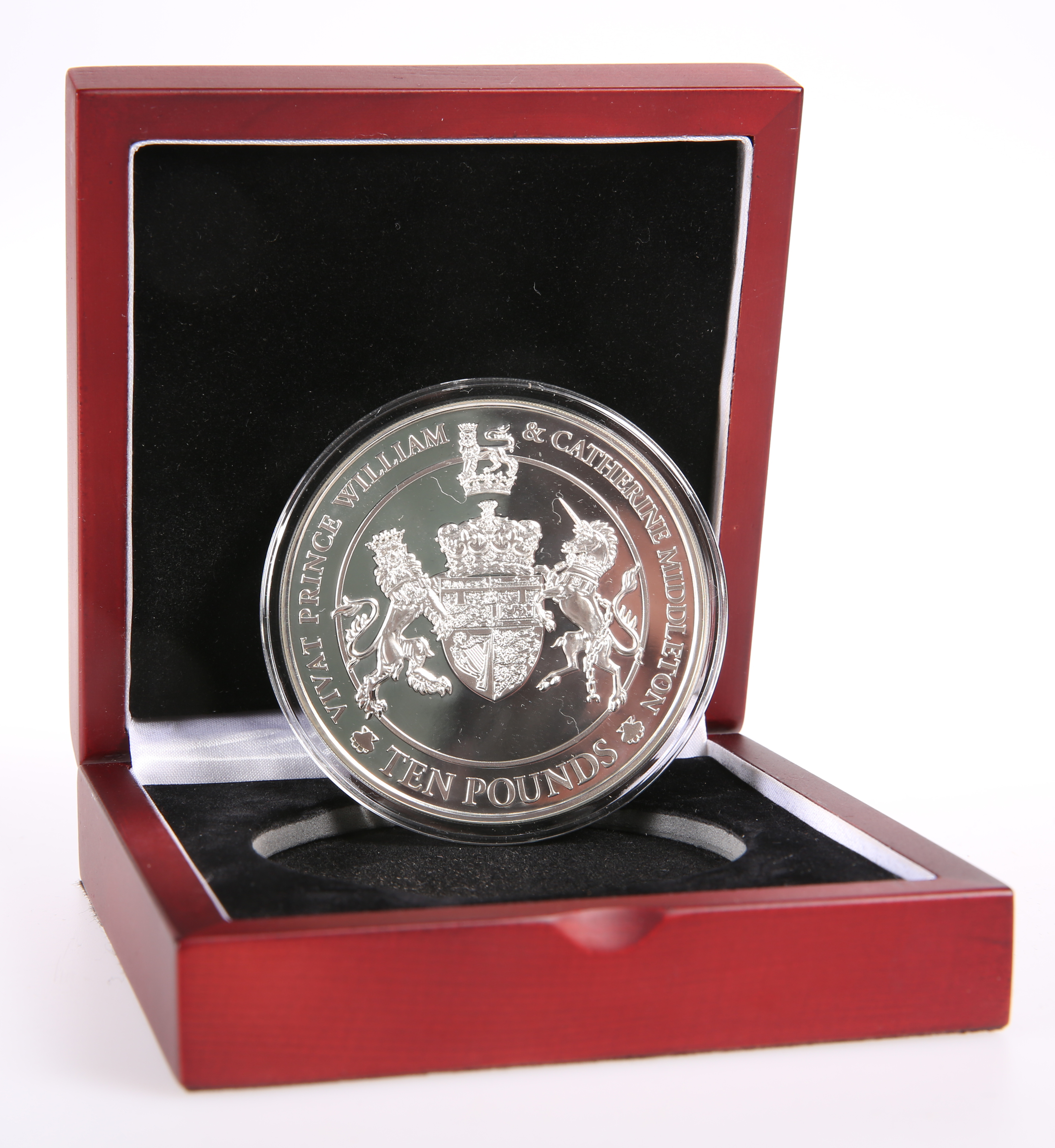 A LONDON MINT 5OZ SILVER TEN POUNDS COIN, "THE 2011 PRINCE WILLIAM AND CATHERINE MIDDLETON ROYAL