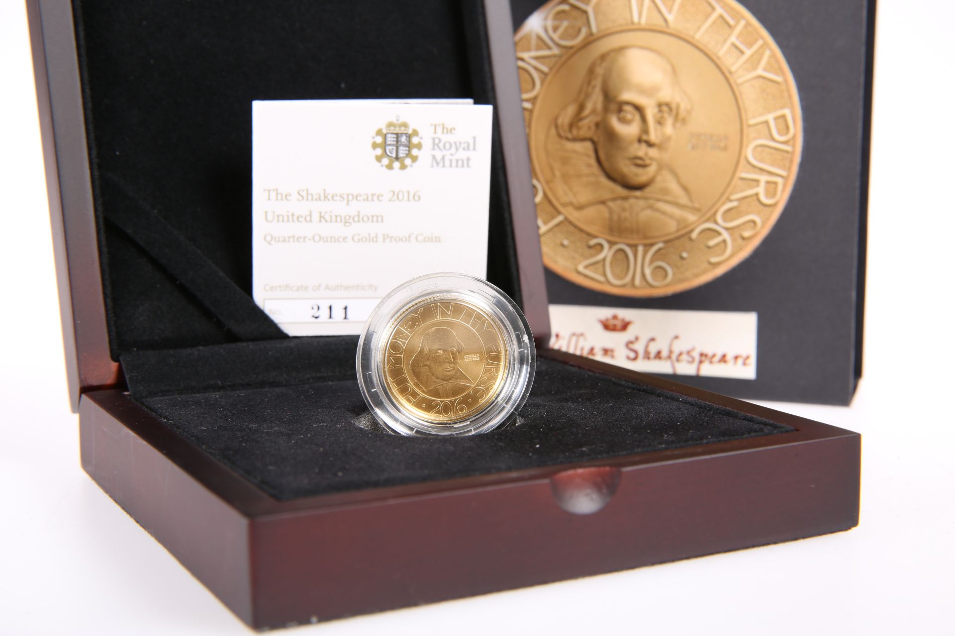 A ROYAL MINT QUARTER-OUNCE GOLD PROOF COIN, "THE SHAKESPEARE 2016", boxed with COA no. 211 - Bild 2 aus 2