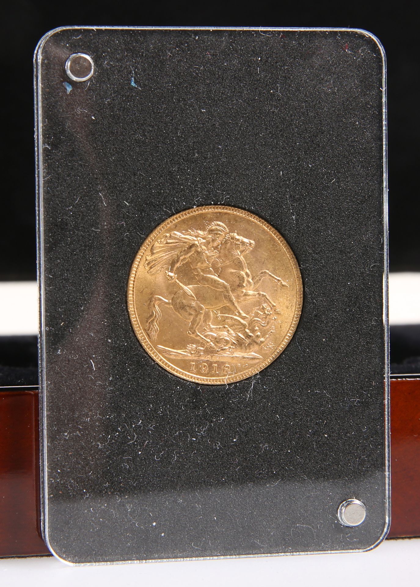 A GEORGE V 1918 INDIAN FULL SOVEREIGN, Bombay Mint, cased and boxed.