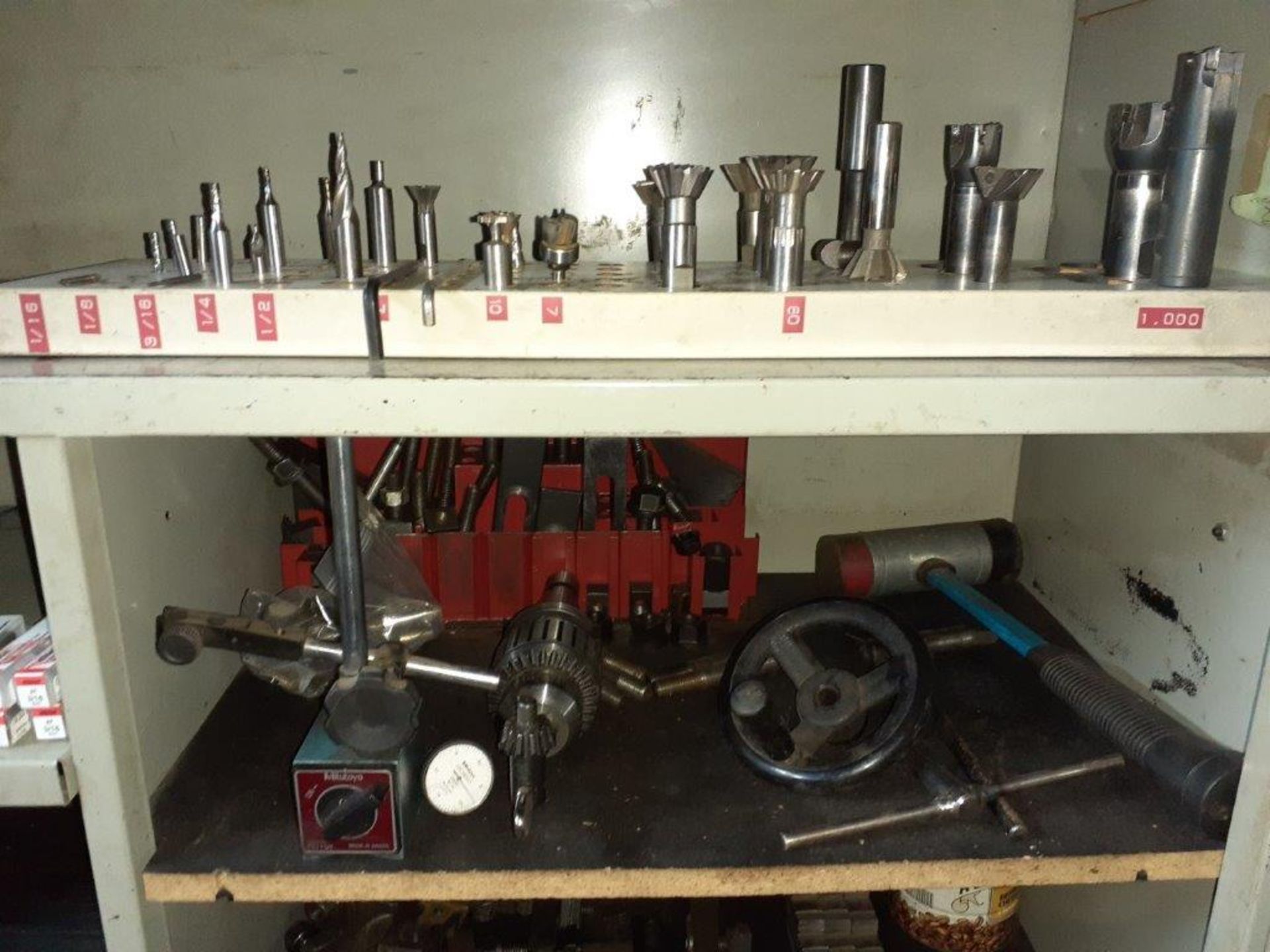 LOT: assorted Milling Machine Tools, ie: Milling Knives, Table Mounts, Drill Bits, Magnetic Tool - Image 2 of 5