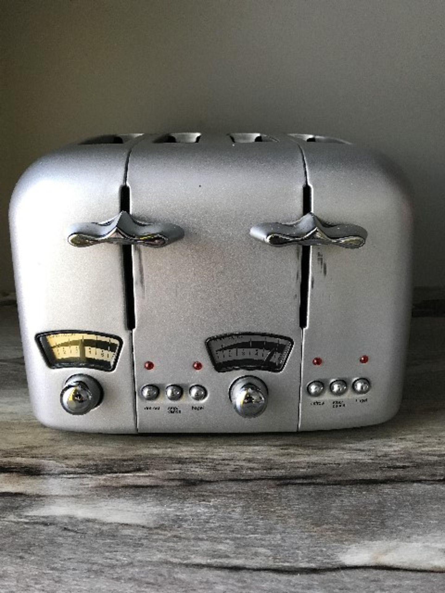 DeLonghi toaster