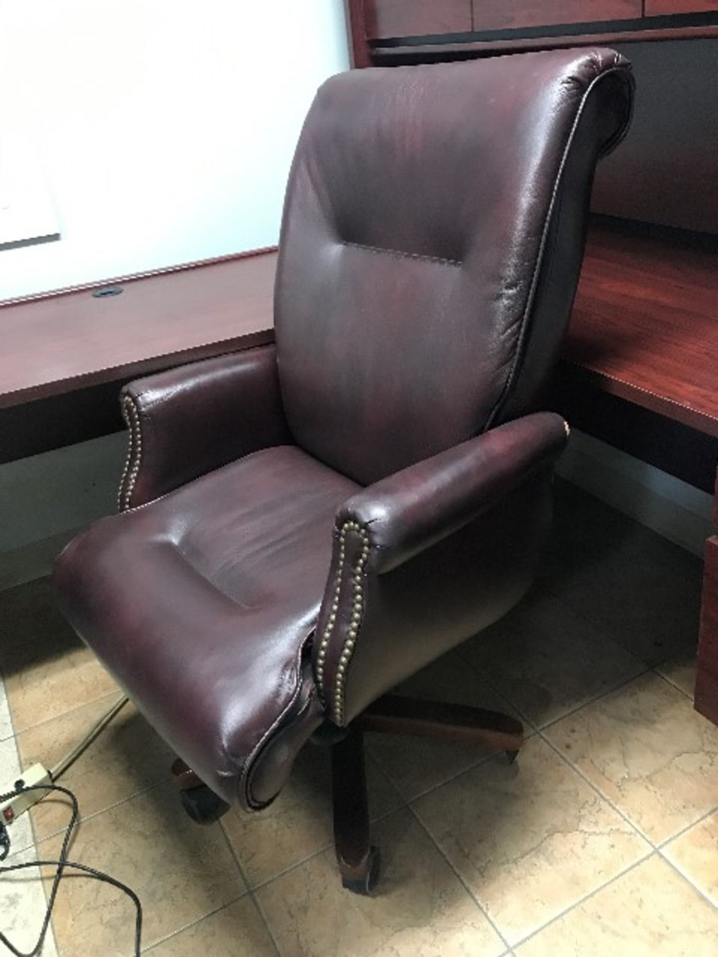 Executive Leather armchair - Image 3 of 3