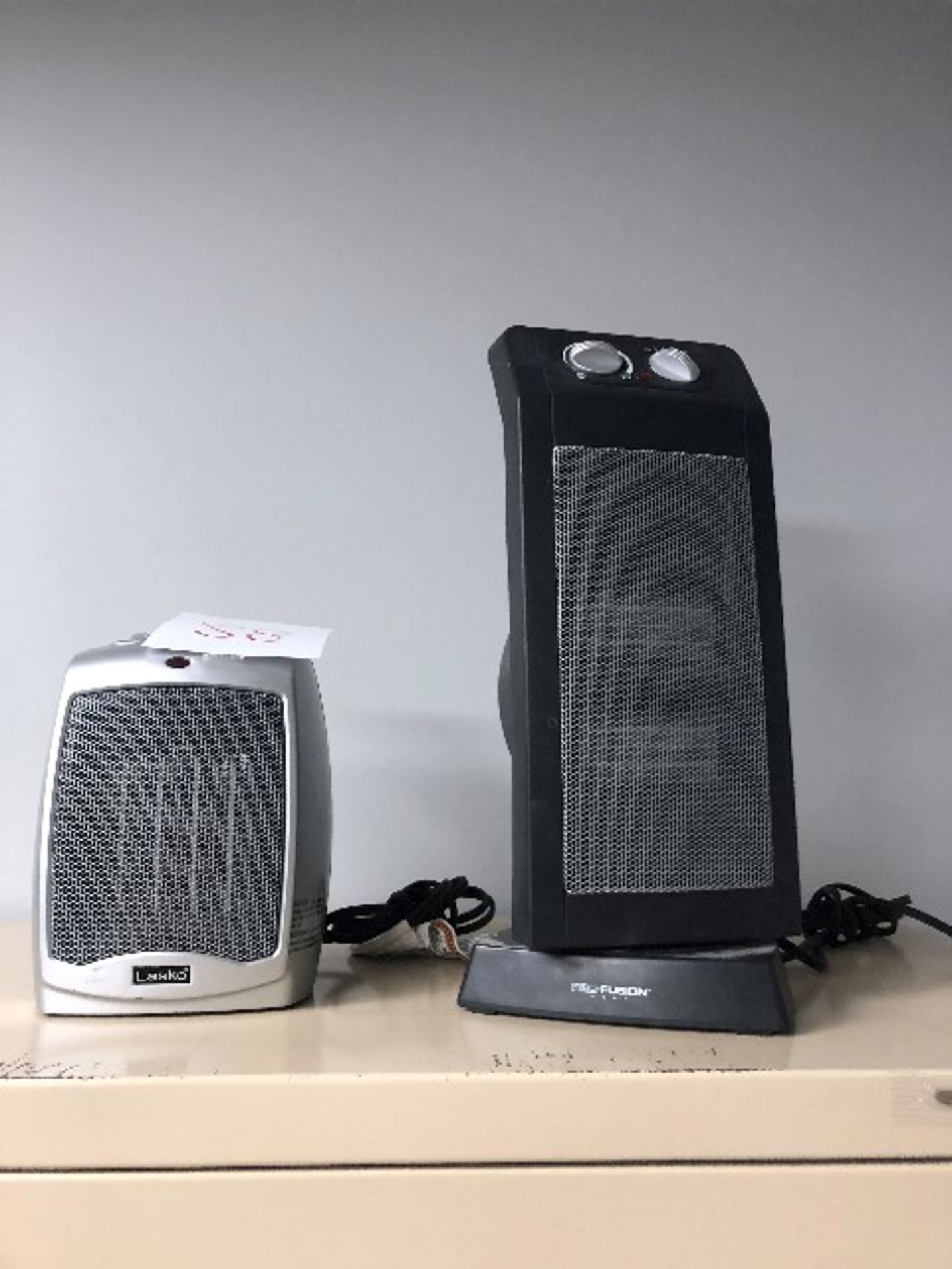 Assorted portable heaters,2pcs