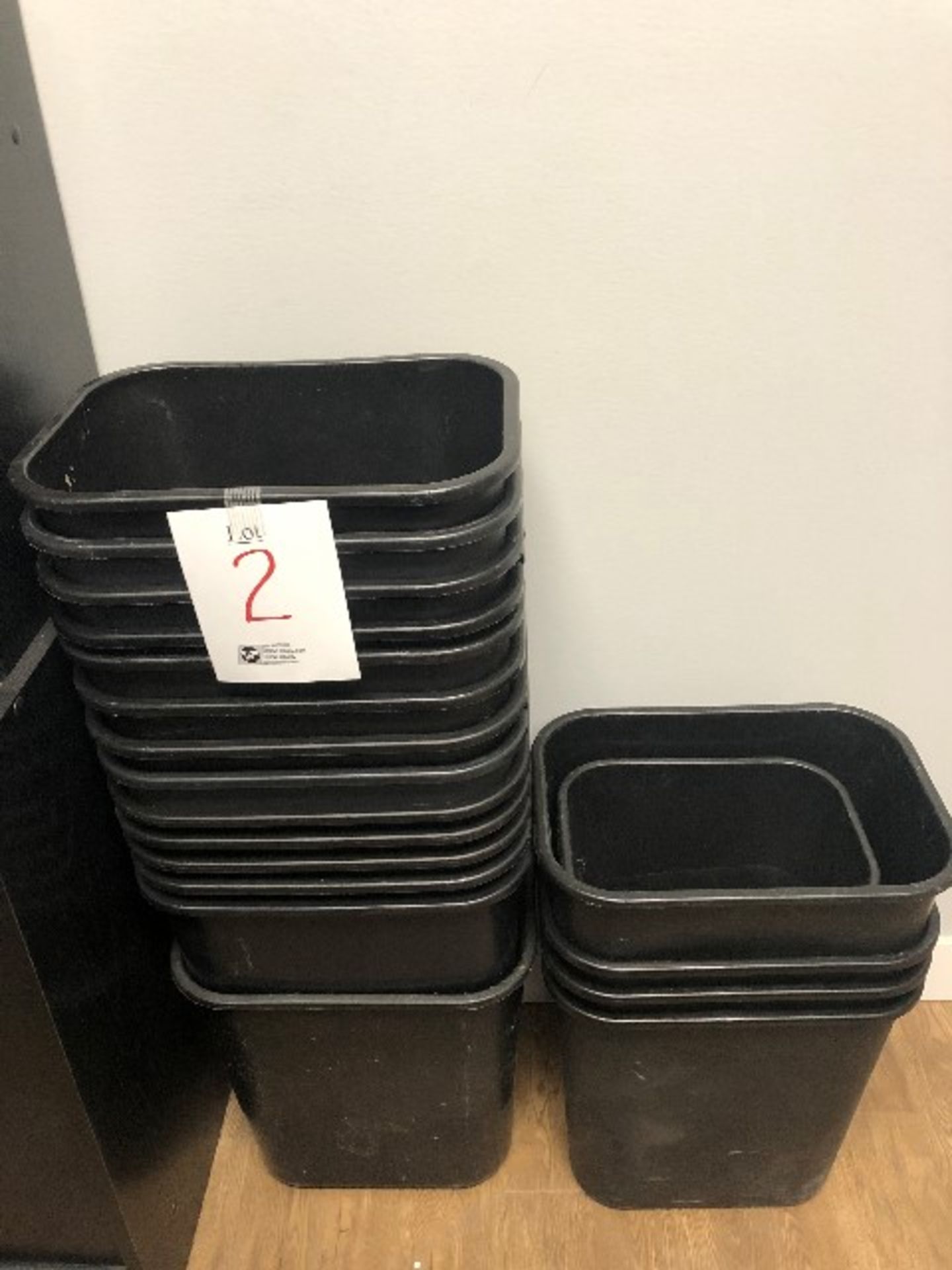 LOT: (19 pcs) Assorted waste baskets