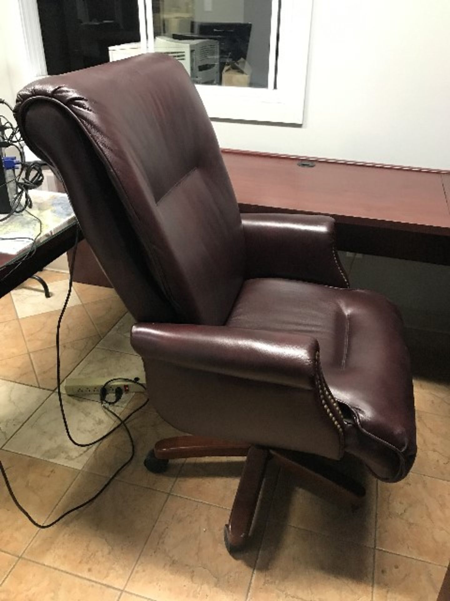 Executive Leather armchair - Image 2 of 3