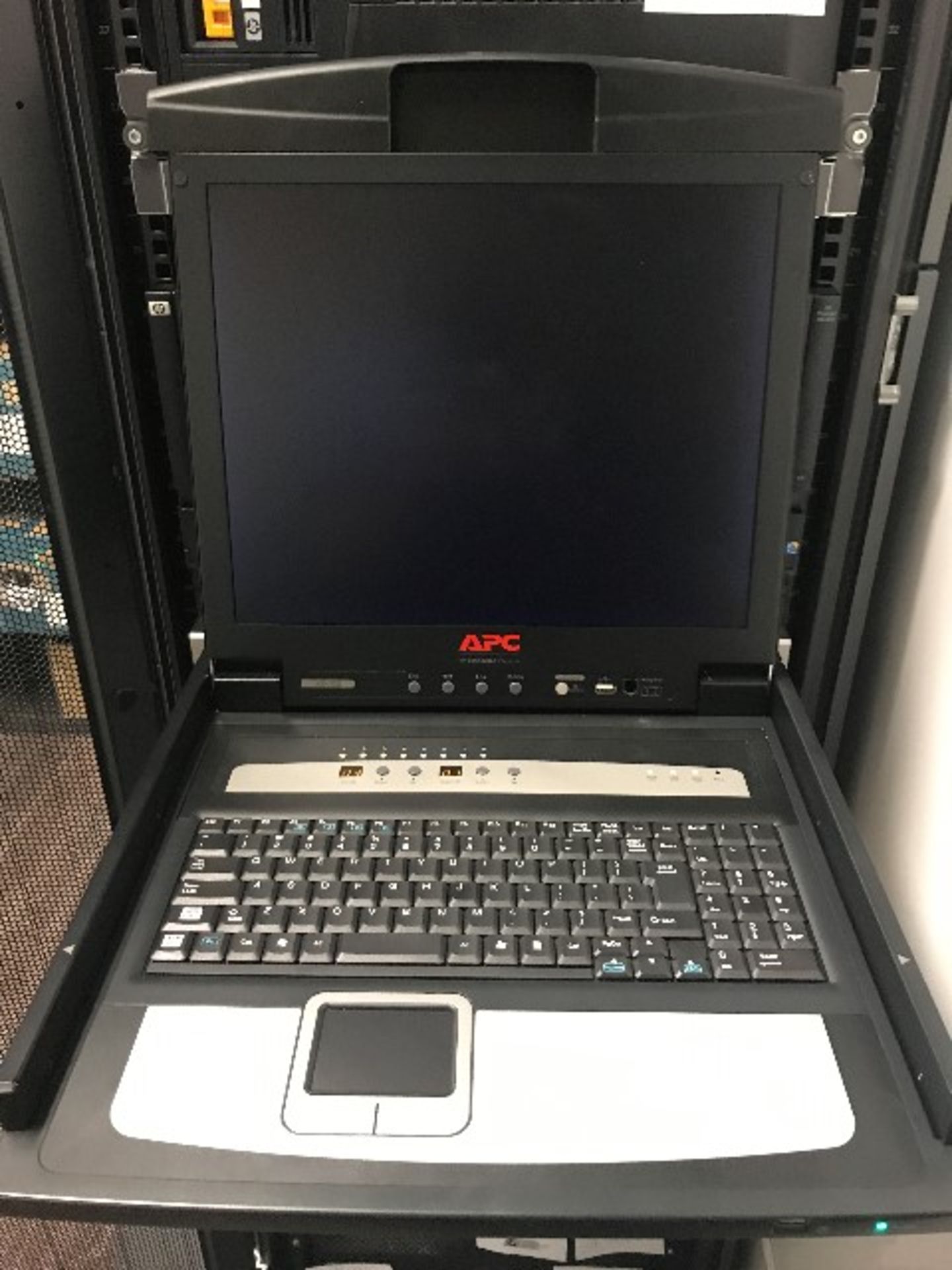 APC LCD OSD,17” LCD console w/keyboard & mouse