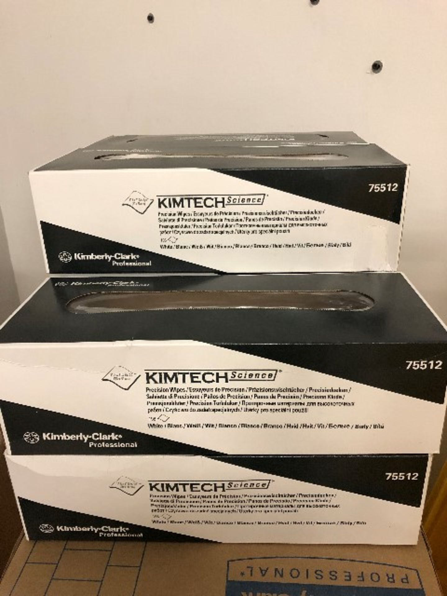 LOT: Kimberly-Clarke professional wipes, 23 boxes