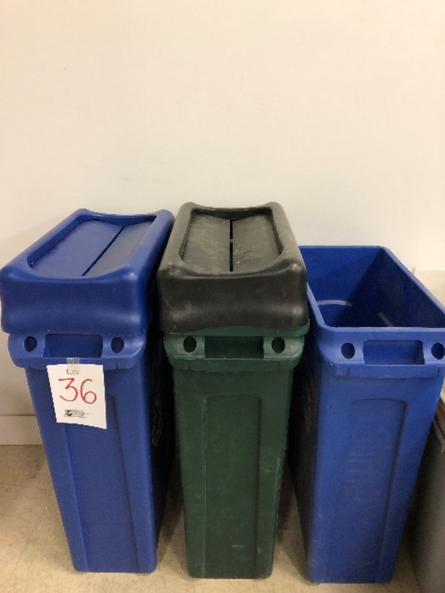 LOT: Rubbermaid assorted waste bins, 4pcs
