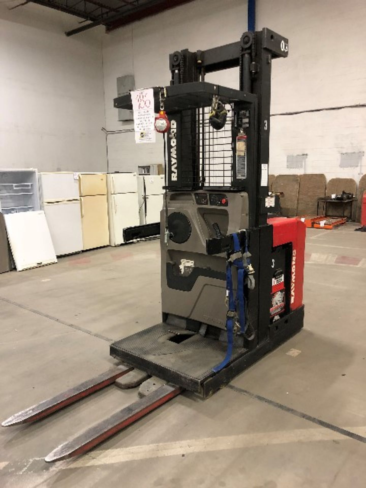 Raymond EASI-OP30TT Electric lift order picker w/charger, 24 volts - Image 2 of 7