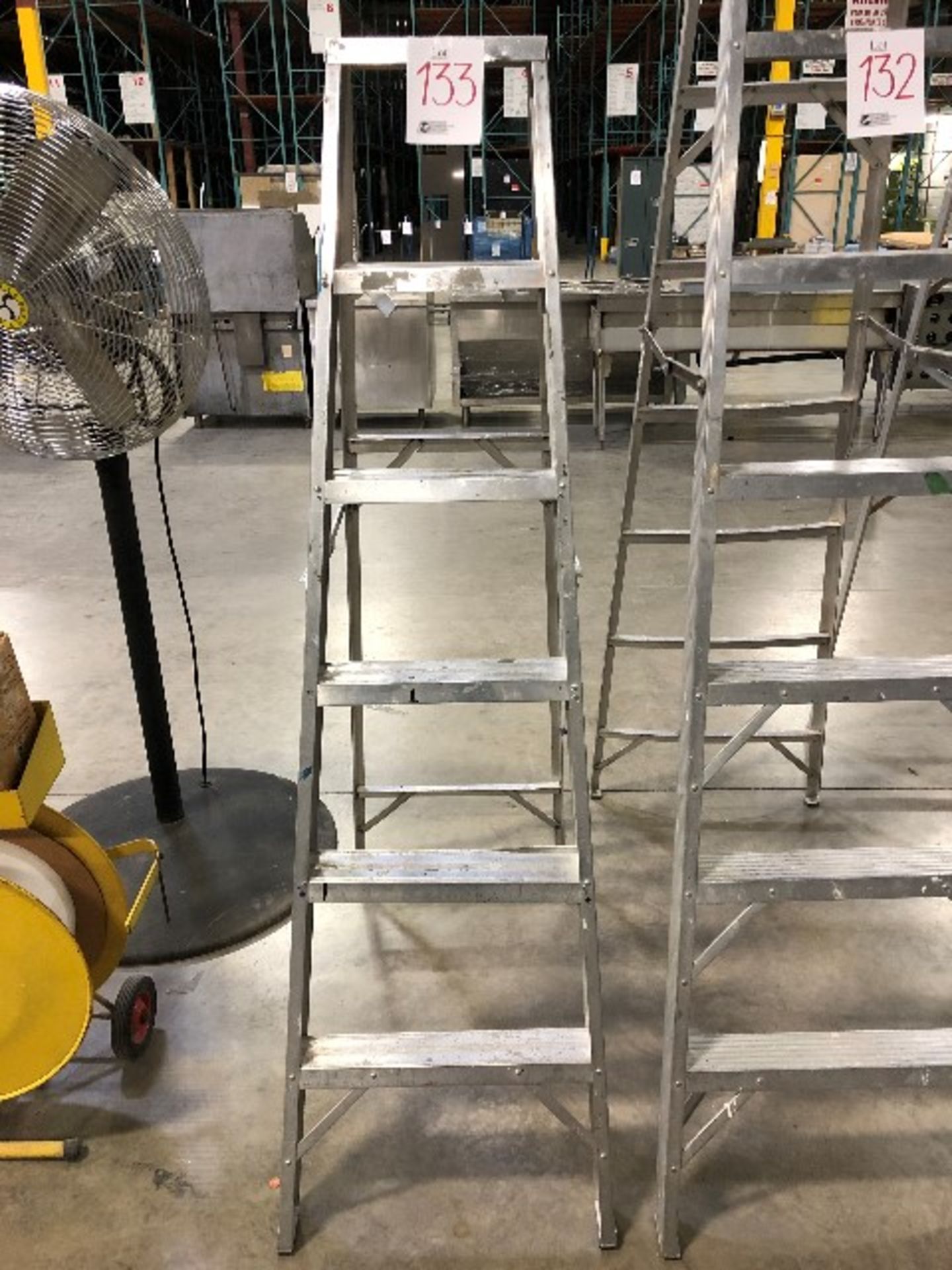 Aluminum ladder, 6ft