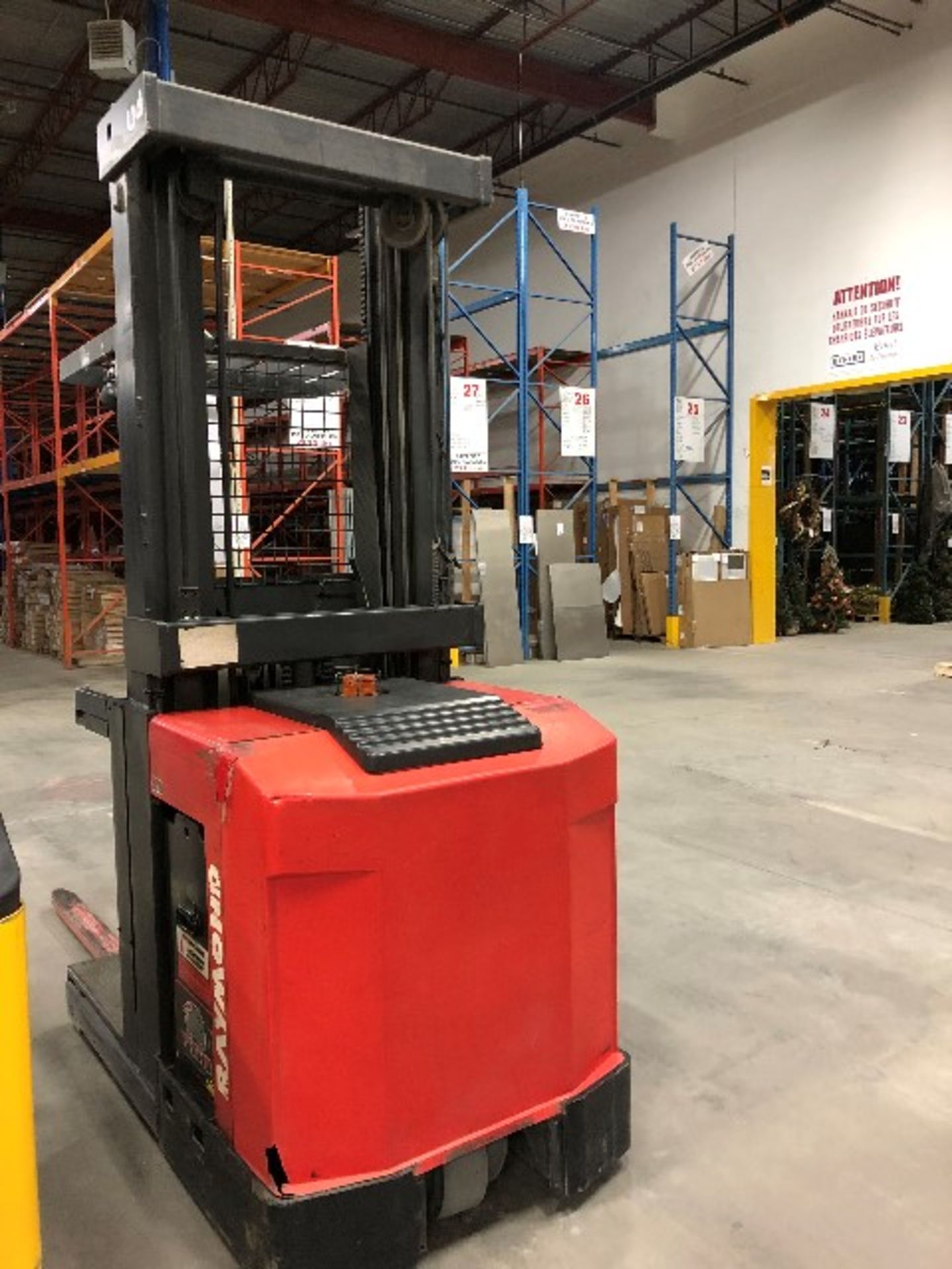 Raymond EASI-OP30TT Electric lift order picker w/charger, 24 volts - Image 3 of 7