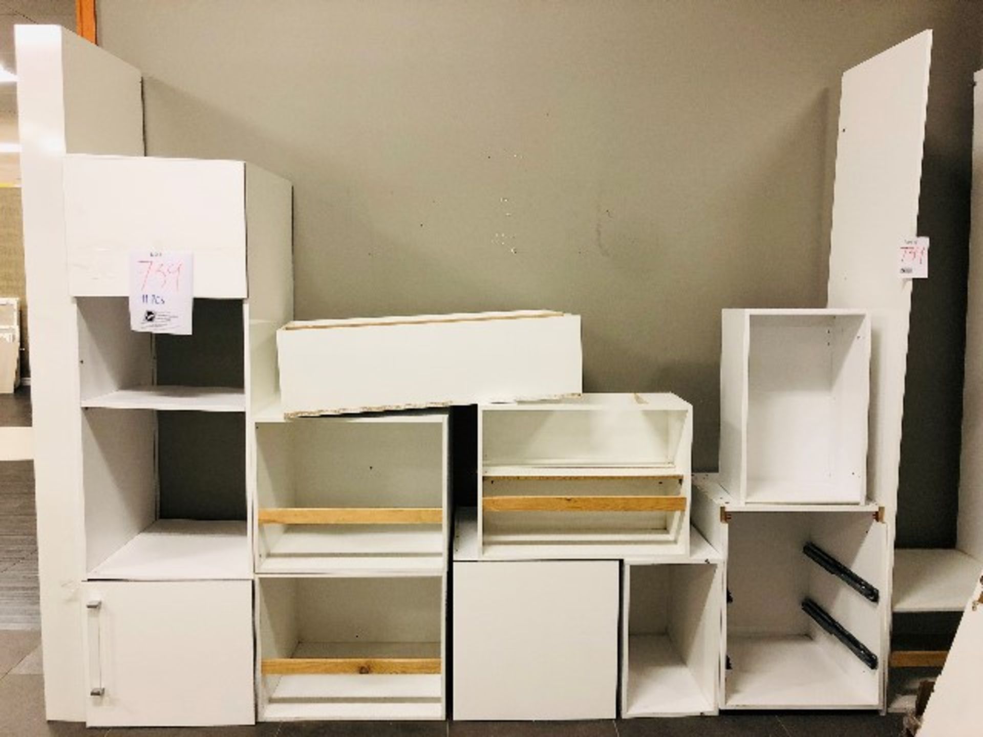 Assorted cabinet units, 11 modules