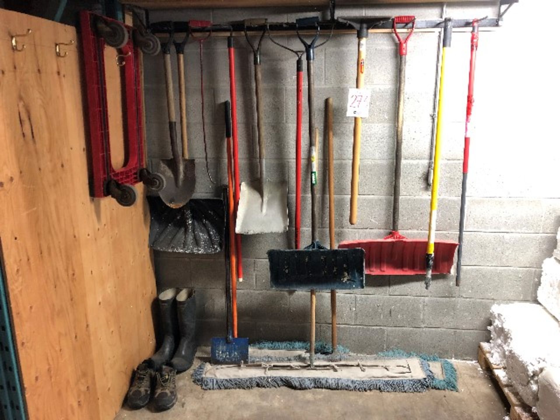 LOT: Assorted shovels, outdoor tools, brooms, etc...,16pcs