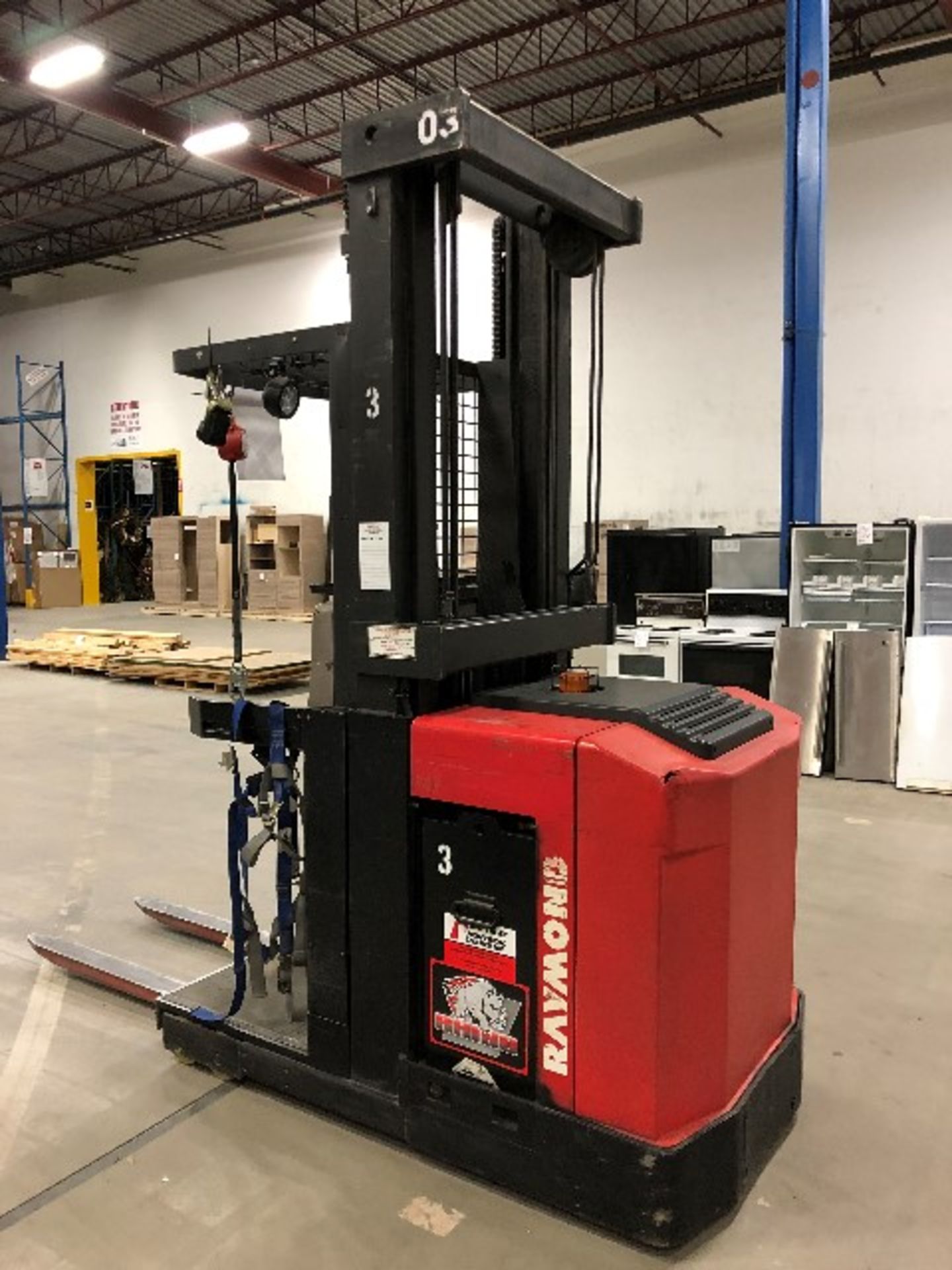 Raymond EASI-OP30TT Electric lift order picker w/charger, 24 volts - Image 3 of 7