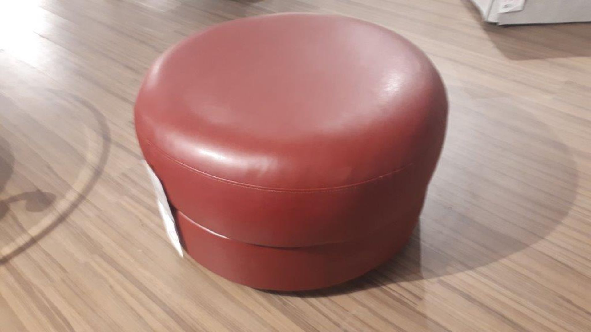 Round foot stool