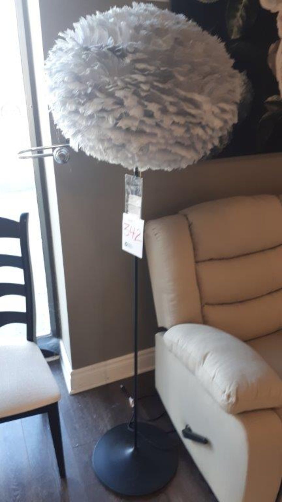 Floor lamp w/feathered lampshade