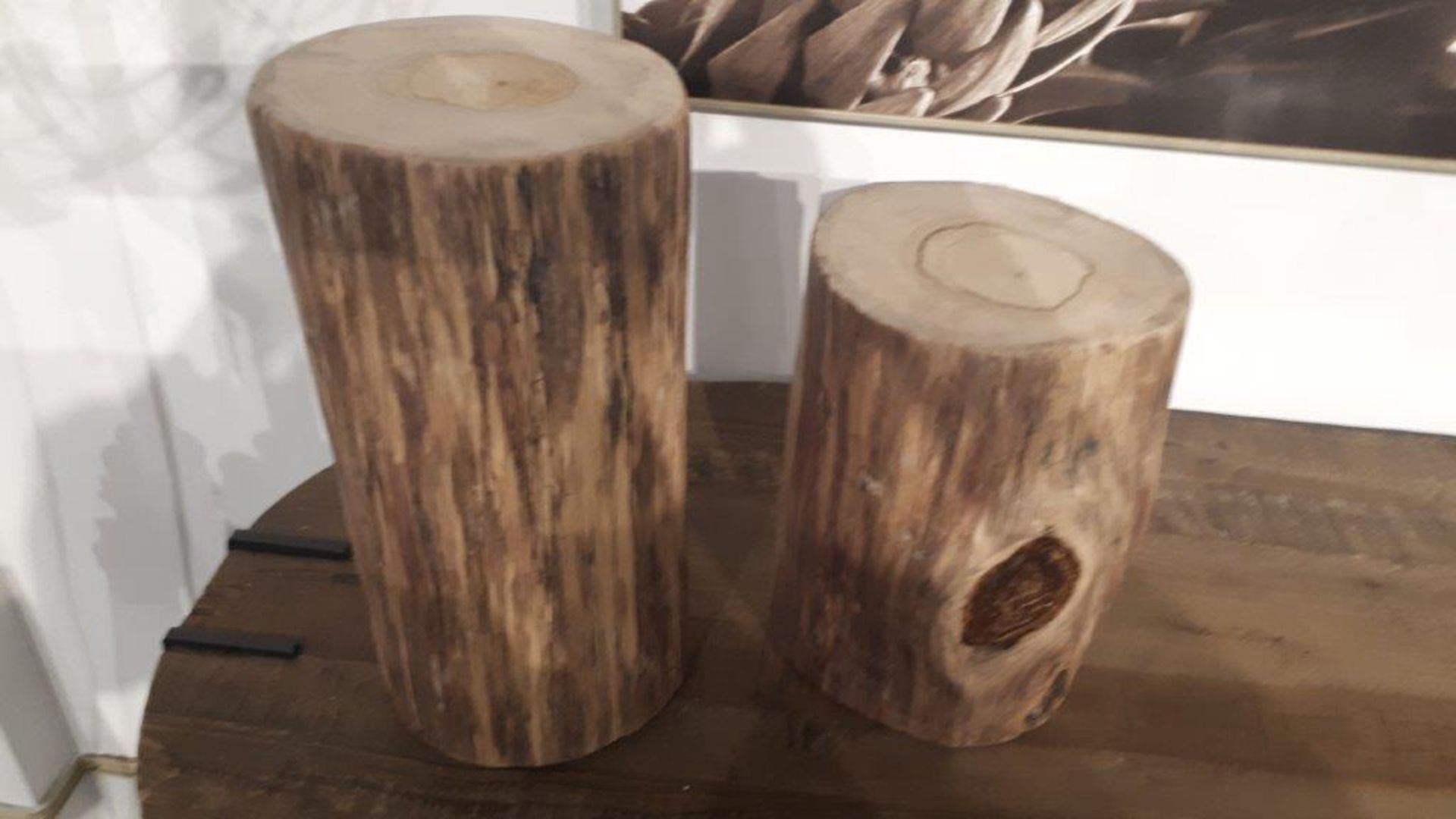 Artificial log stands, assorted sizes - Image 2 of 2