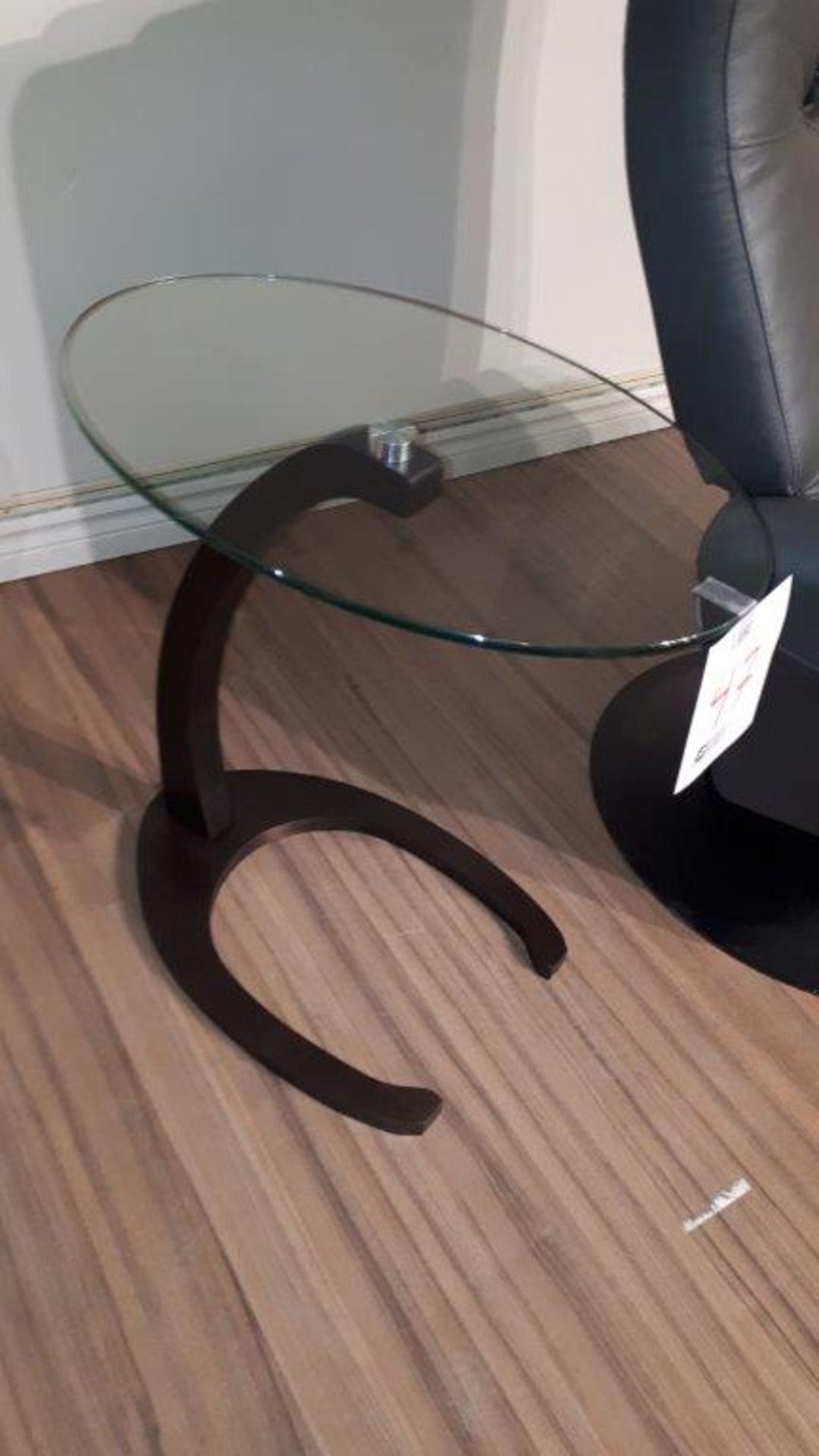 Modern style oval table, h.26”