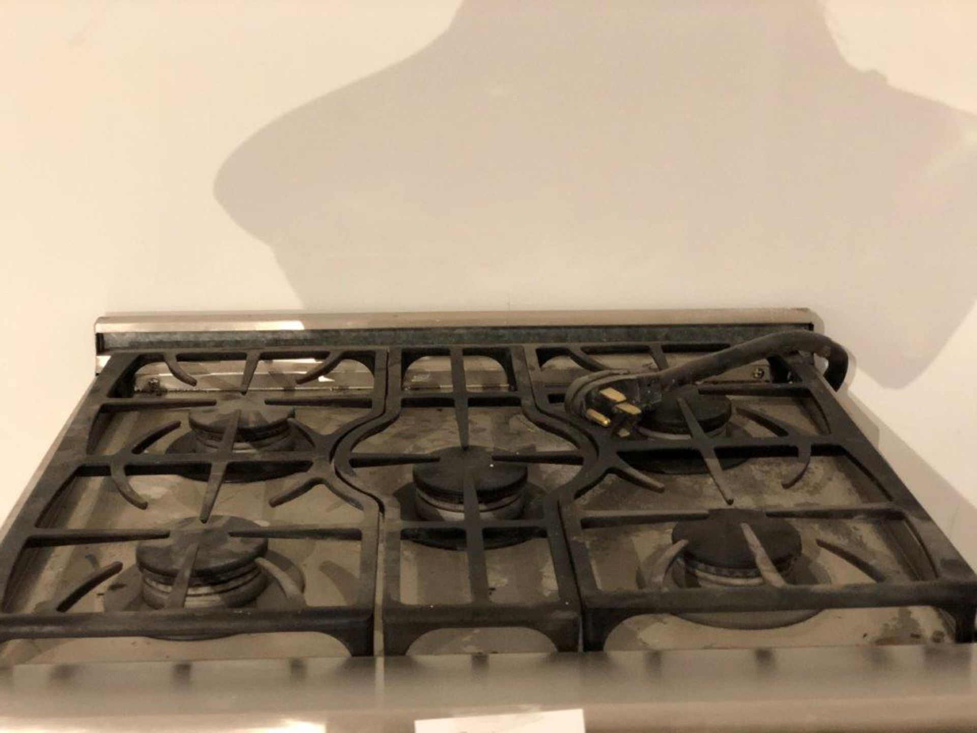 DCS gas cooktop, 5 burner, TEL QUEL,AS IS,MAY REQUIRE SERVICE & PARTS - Image 2 of 2