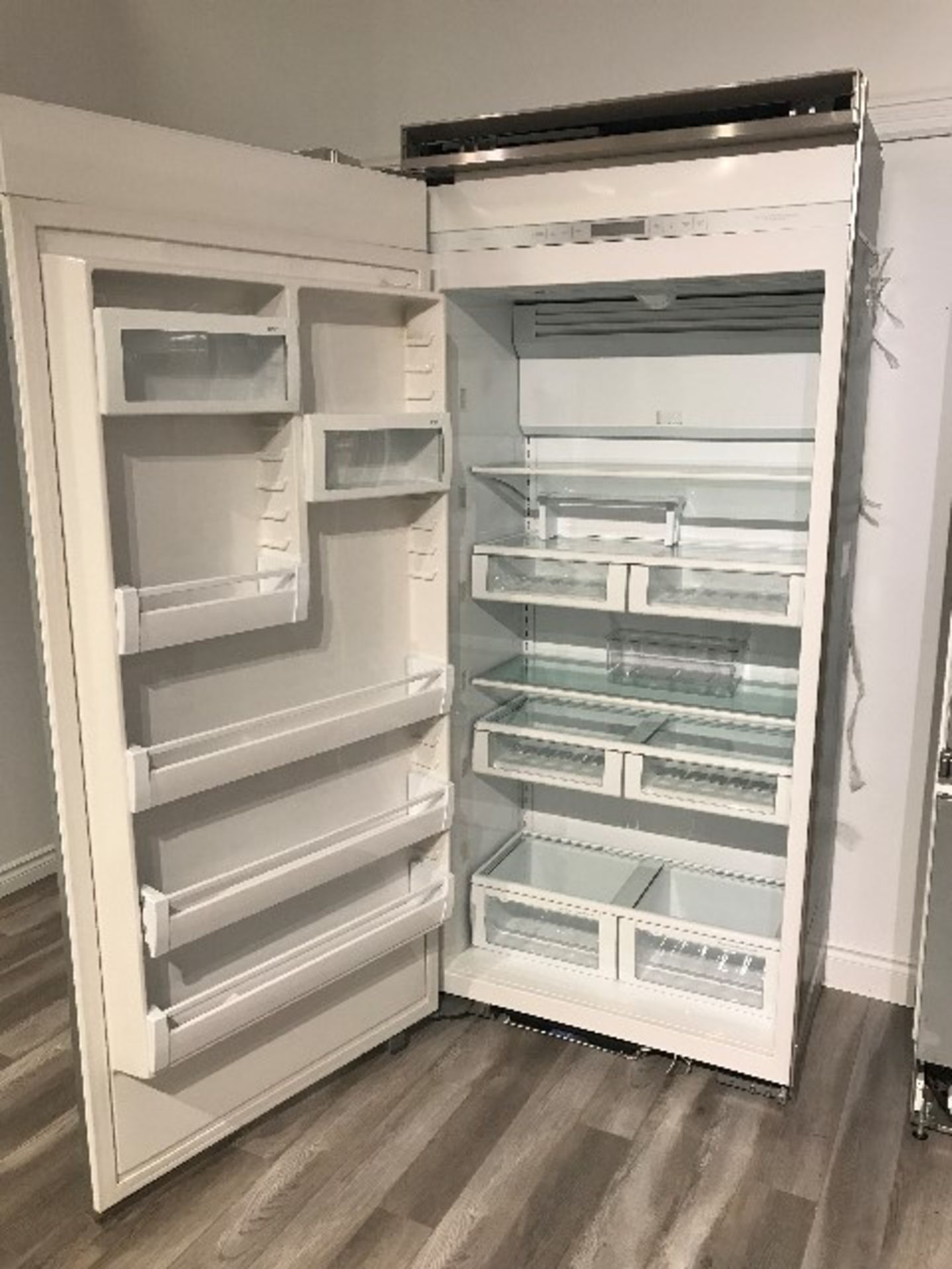 Full size refrigerator TEL QUEL,AS IS,MAY REQUIRE SERVICE & PARTS - Image 2 of 2