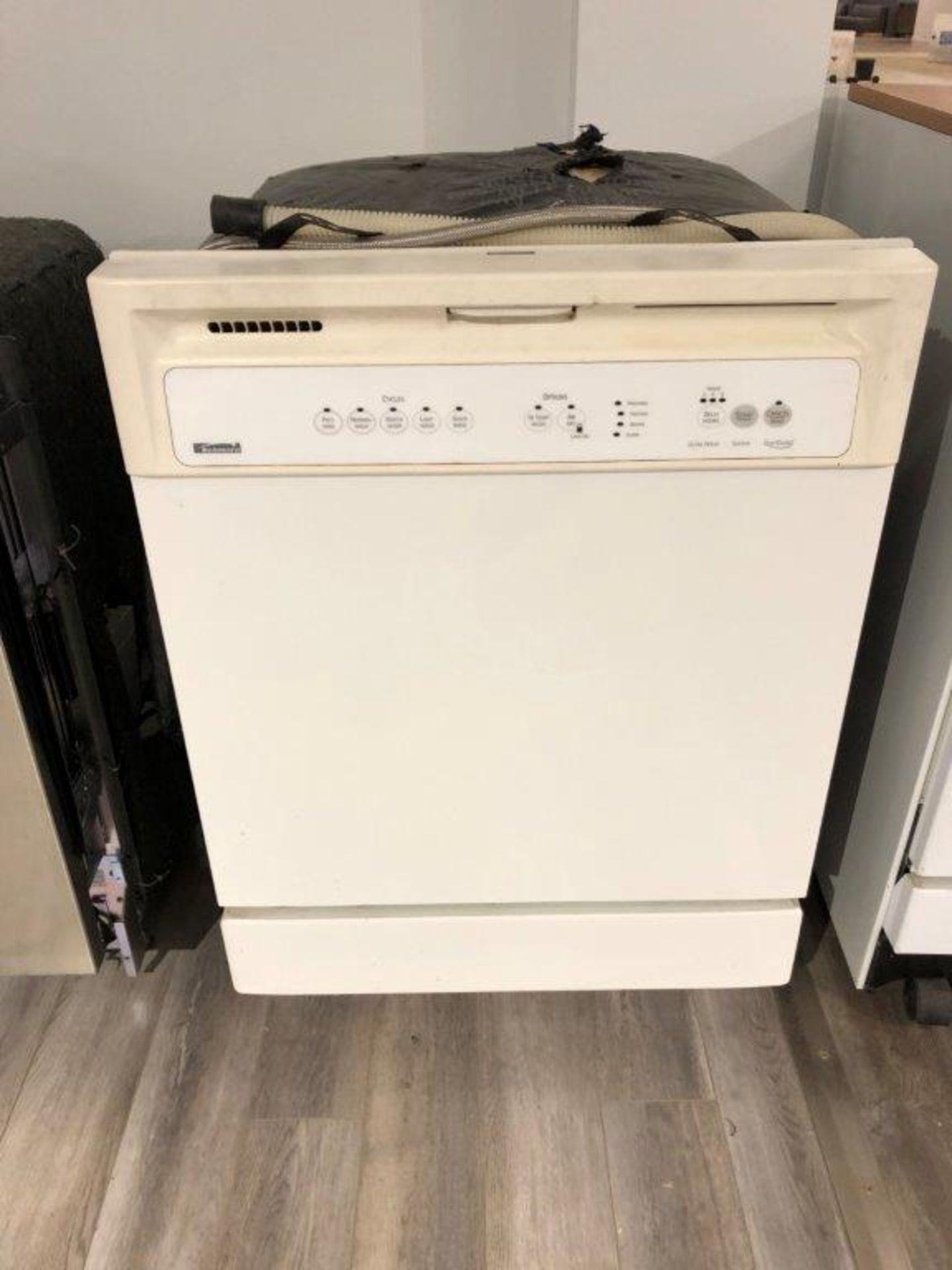 Assorted dishwashers & compact chest freezer, TEL QUEL,AS IS,MAY REQUIRE SERVICE & PARTS, 3 pcs
