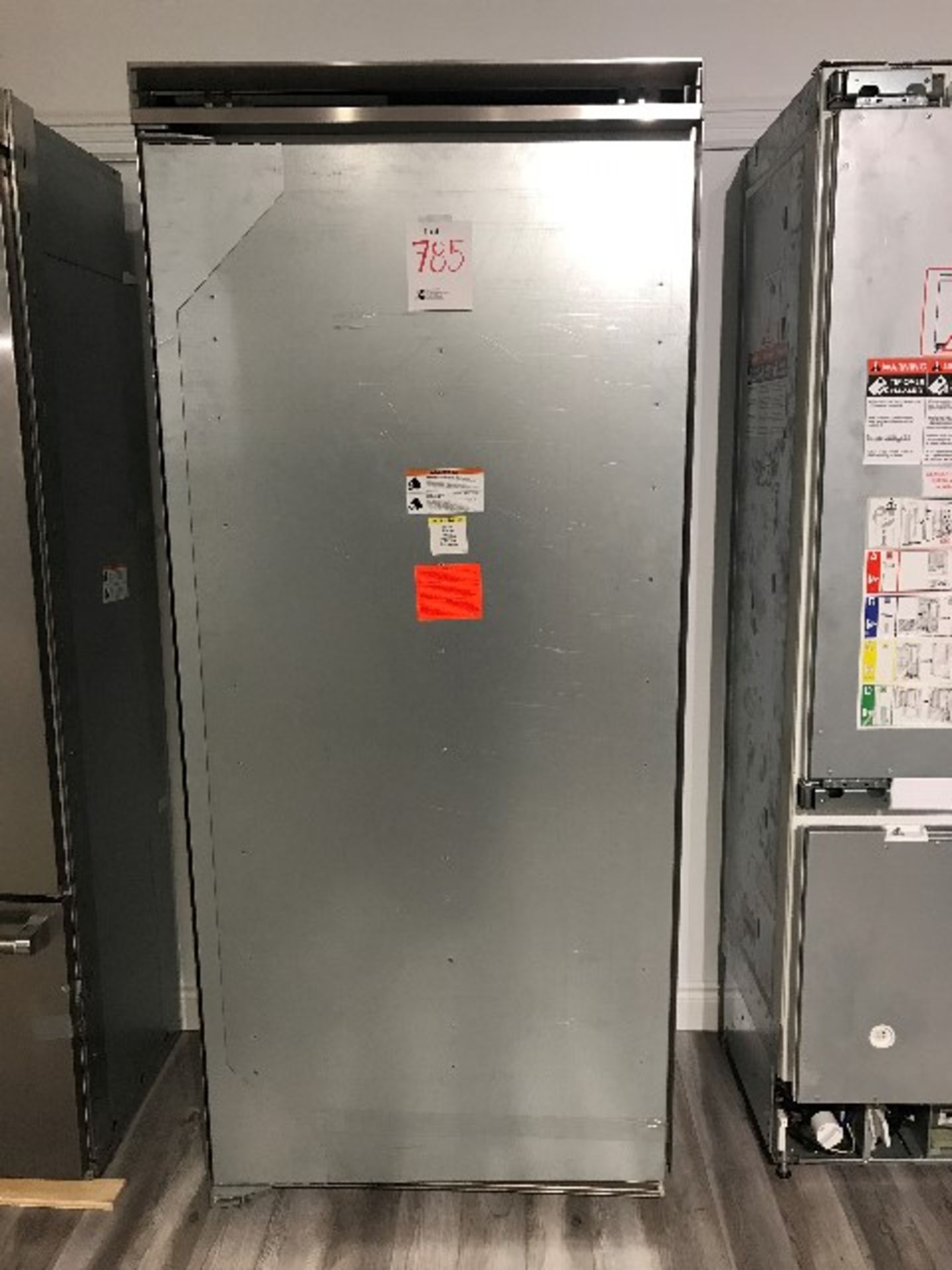 Full size refrigerator TEL QUEL,AS IS,MAY REQUIRE SERVICE & PARTS